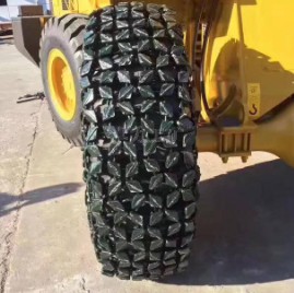 如何選擇鏟運機(jī)輪胎